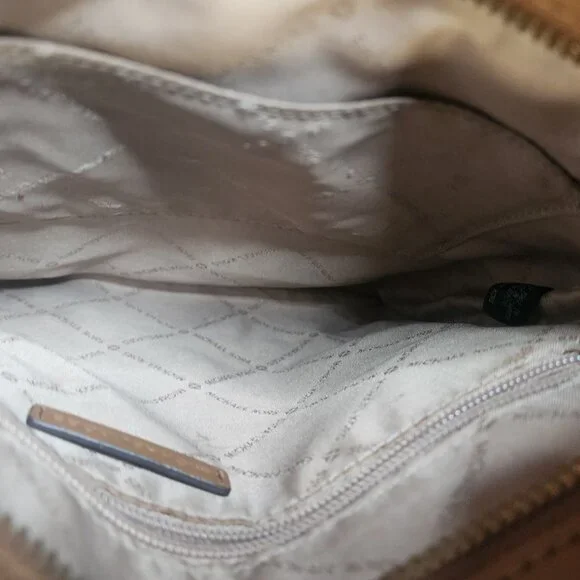 Michael Kors, the Jet Set Signature Logo Small Flat Crossbody Bag - Picture 8 of 12